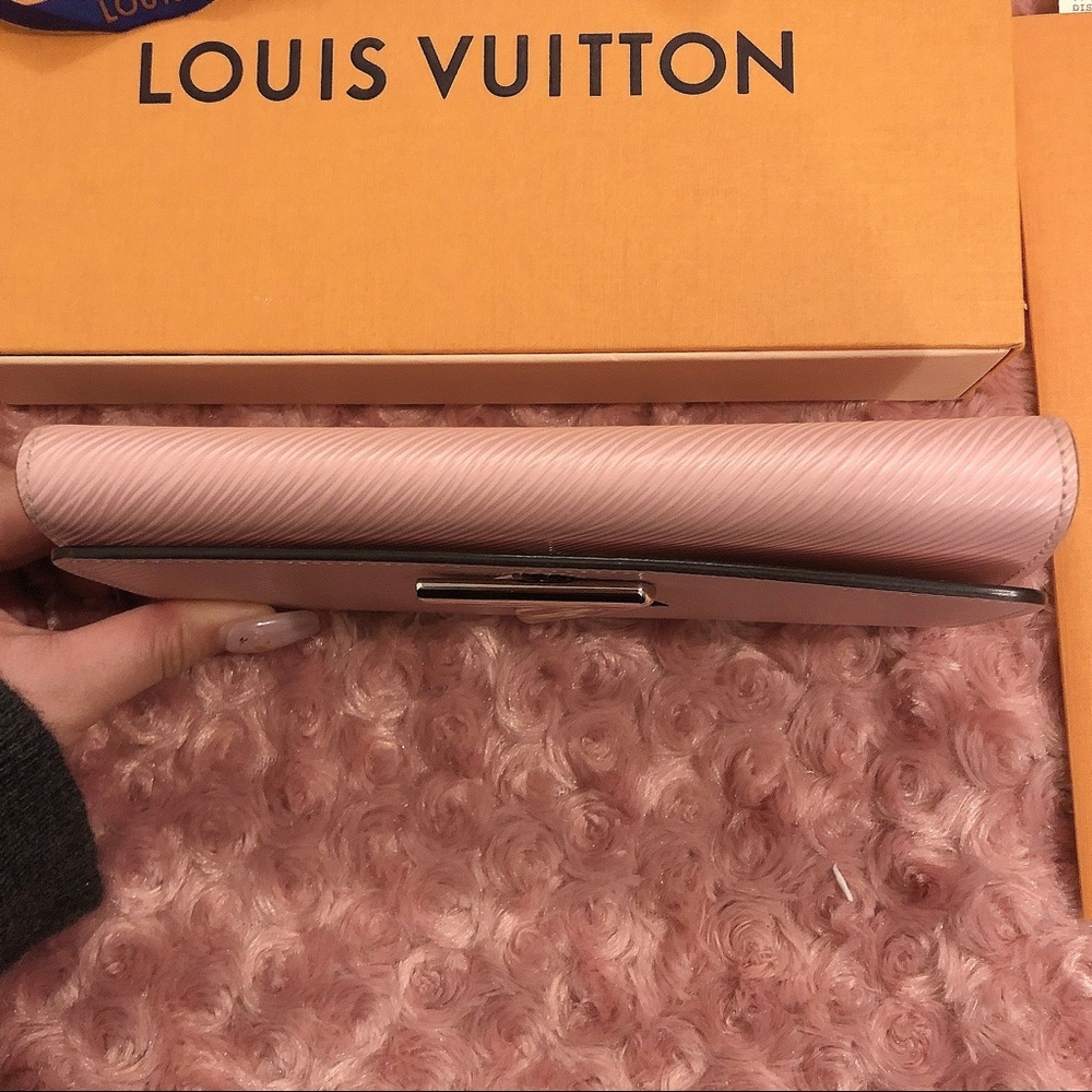SOLD Authentic Louis Vuitton Epi Twist Wallet in Rose Ballerine - Picture 6 of 17